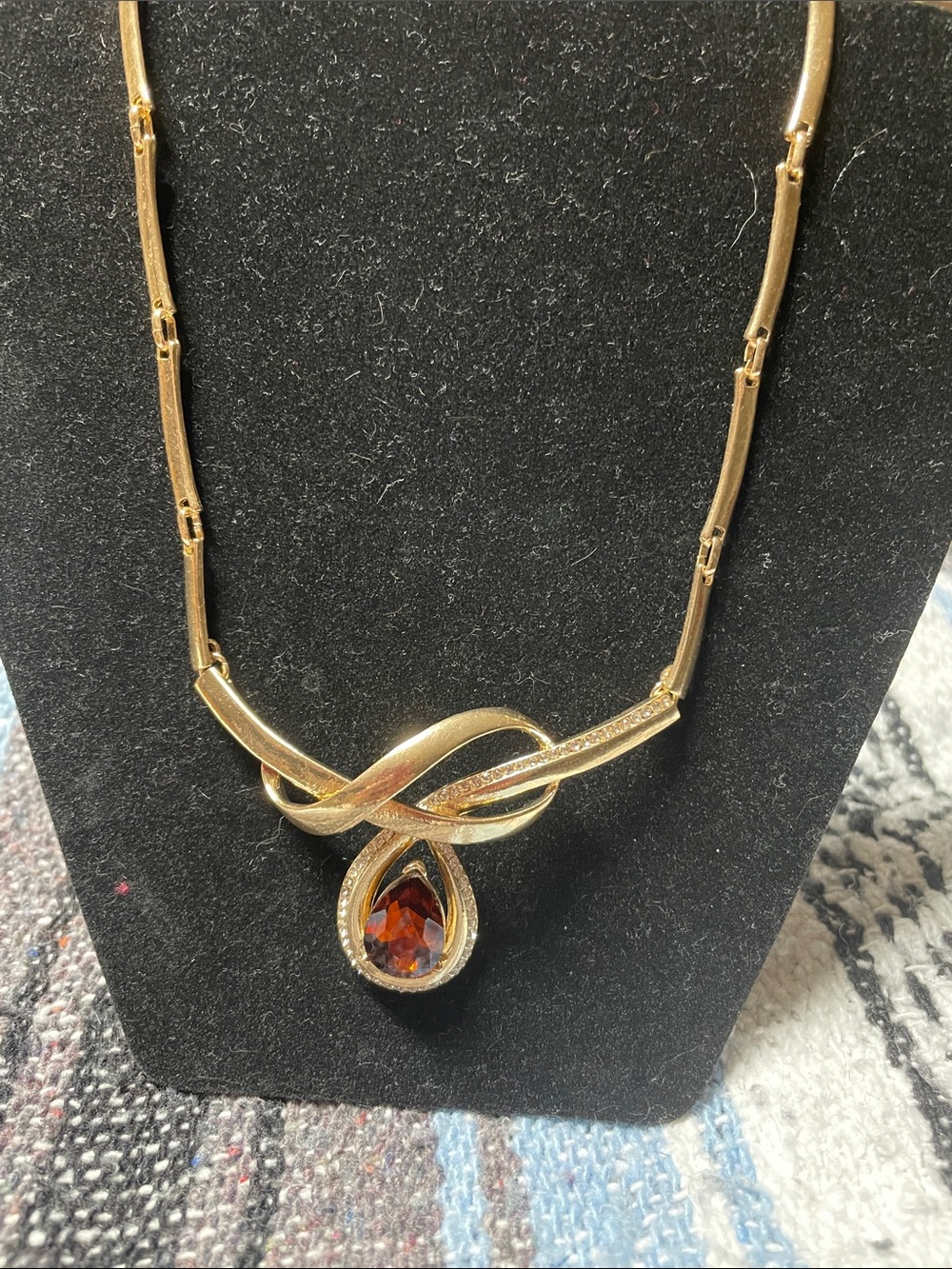 Gold-Tone Necklace with Amber Teardrop Pendant